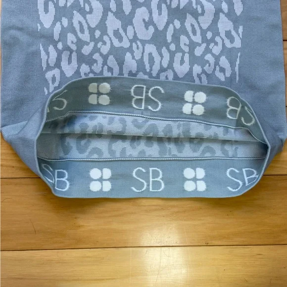 Sweaty Betty Leopard Jacquard Base Layer Top Womens Sz XS (0-2) Blue - Picture 9 of 10